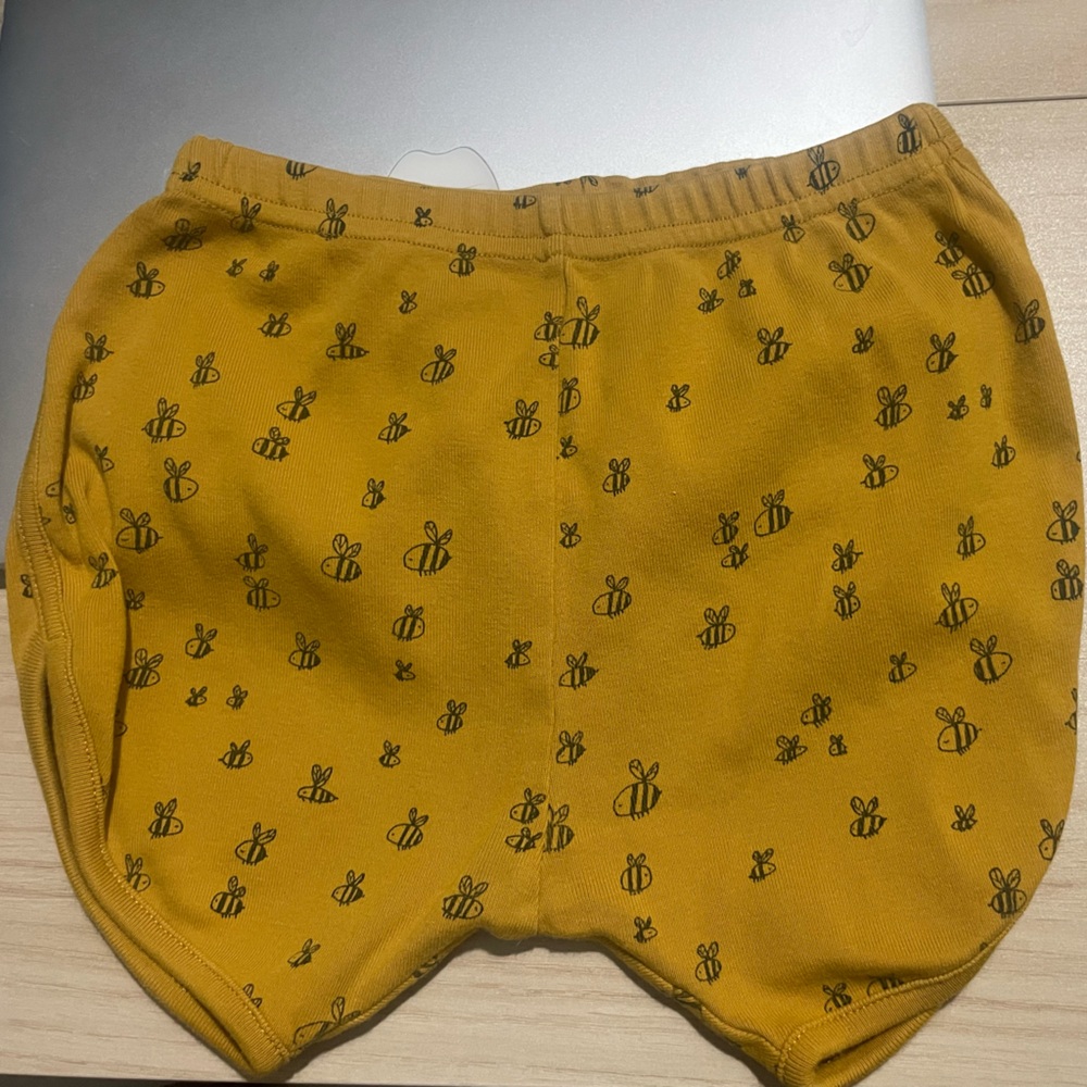 8/9 bee shorts